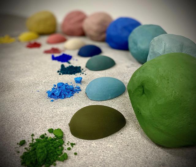 Sådan arbejder du med indfarvning af ler